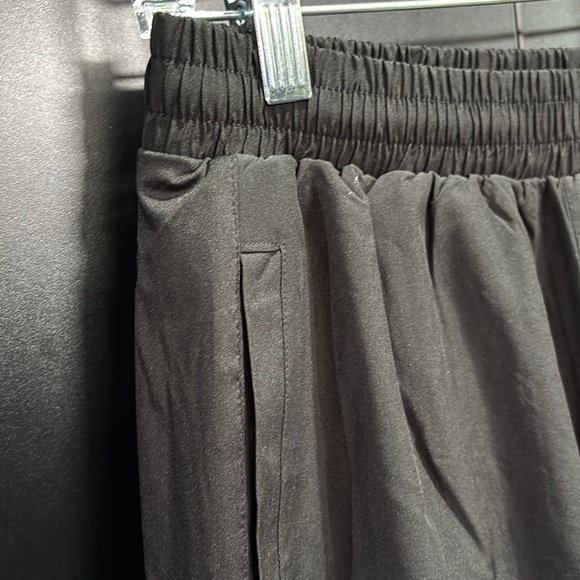 PUMA Woven Athletic drawstring elastic waist,2 hip pocket,inner boxer lined - Picture 2 of 8